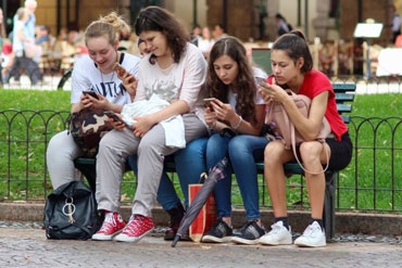 WUMed | Szyja smartfonowa – nowe zjawisko w dziecięcej Poradni Leczenia Bólu